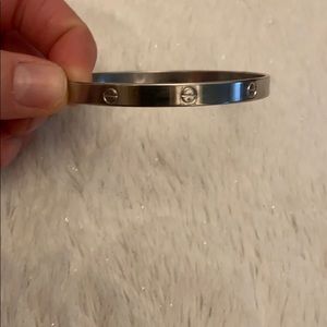 Bangle bracelet